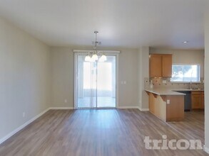 11729 Giles St in Las Vegas, NV - Building Photo - Building Photo