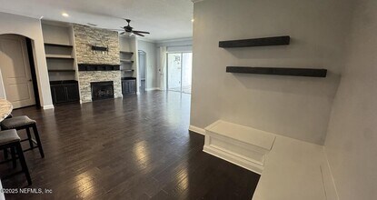 4763 Yacht Ct in Jacksonville, FL - Foto de edificio - Building Photo