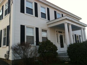 112 Main St, Unit B in Upton, MA - Building Photo - Building Photo