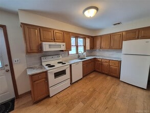 907 1st St in East Northport, NY - Building Photo - Building Photo