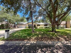 412 Longshadow Rd in Laredo, TX - Building Photo