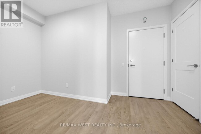 7895 Jane St in Vaughan, ON - Building Photo - Building Photo