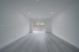 9004 SW 137th St-Unit -7-C in Miami, FL - Building Photo - Building Photo