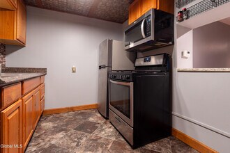 99 Woodlawn Ave in Saratoga Springs, NY - Building Photo - Building Photo