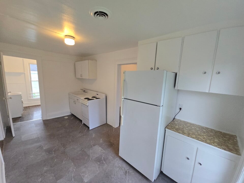 22 Clinton St, Unit 4 in Norwich, NY - Building Photo