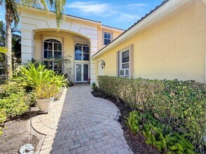 10891 Northgreen Dr in Wellington, FL - Building Photo - Building Photo