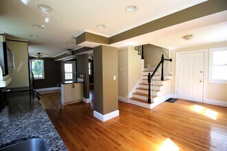 154 Bigelow St, Unit 2 in Boston, MA - Building Photo - Building Photo