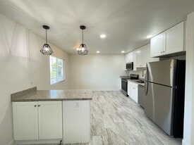 134 N Poplar Avenue in Fresno, CA - Building Photo