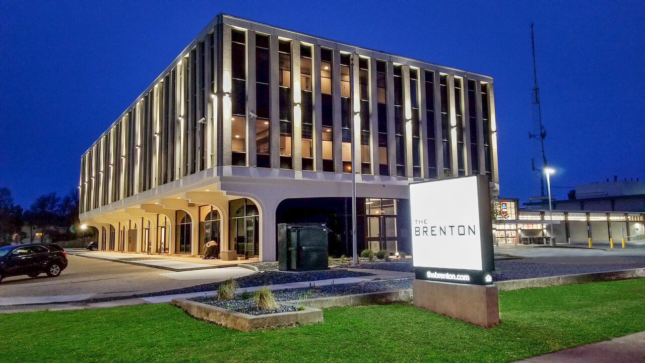 The Brenton Lofts in Davenport, IA - Building Photo