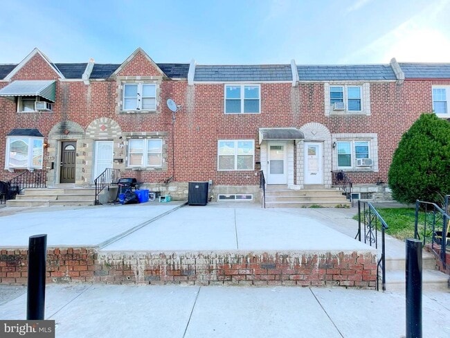 property at 3905 Claridge St