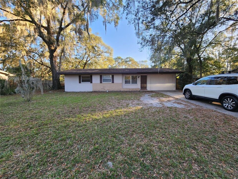 1947 NW 39th Pl in Gainesville, FL - Building Photo