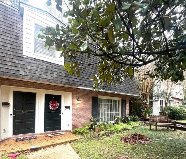 property at 1223-1225 Linden Pl