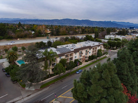 Toluca Plaza in Toluca Lake, CA - Building Photo - Building Photo