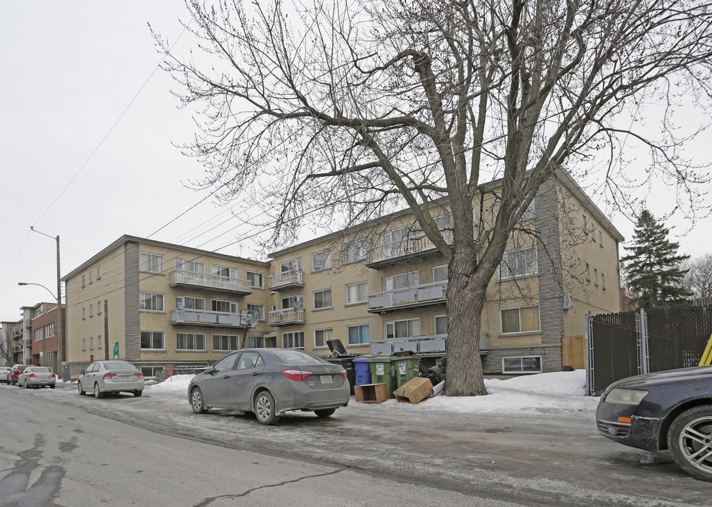 4850 de Courtrai in Montréal, QC - Building Photo