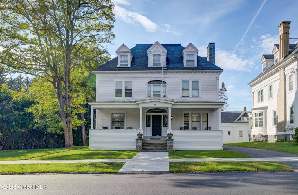 203 S William St in Johnstown, NY - Foto de edificio