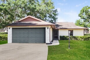 4725 Country Oaks Blvd in Sarasota, FL - Building Photo