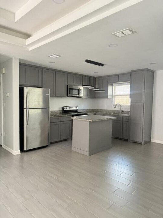 3921 Las Vistas Ln in Weslaco, TX - Building Photo