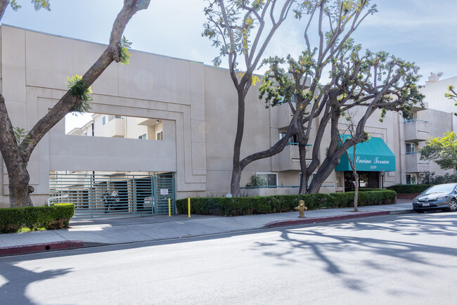 property at 5330 Zelzah Ave