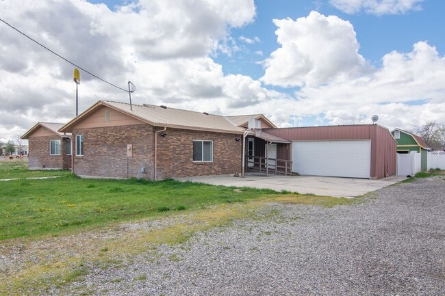 92 N 2300 W in Tremonton, UT - Building Photo - Building Photo