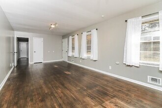 24 Chestnut Dr in Newnan, GA - Building Photo - Building Photo