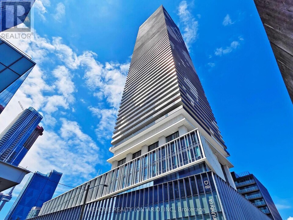 138 Downes St in Toronto, ON - Building Photo