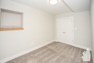 2326 N Southport Ave, Unit GDN in Chicago, IL - Building Photo - Building Photo
