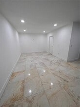 1723 Jackson St, Unit 2 in Hollywood, FL - Foto de edificio - Building Photo