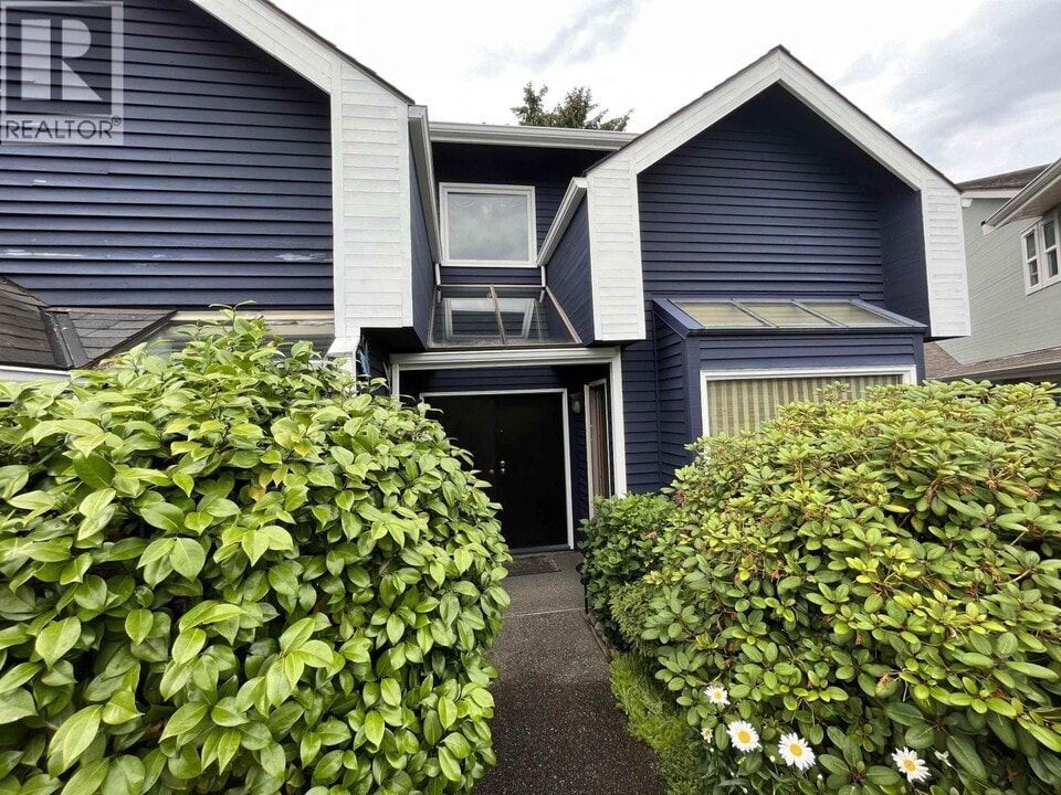 9839 Waller Ct in Richmond, BC - Building Photo