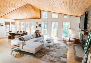1069 Berne Dr in Crestline, CA - Building Photo - Building Photo