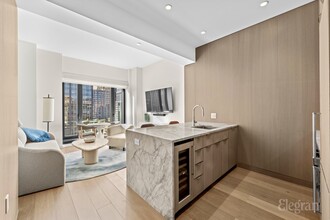 111 W 56th St in New York, NY - Building Photo - Building Photo