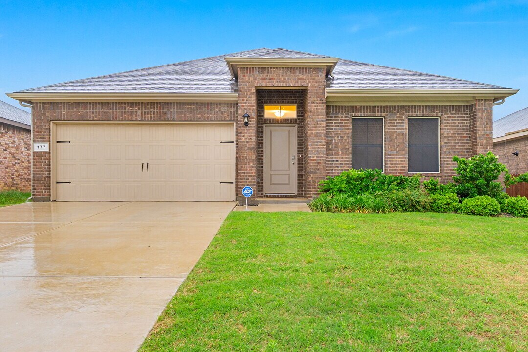 177 Driftoak Dr in Boyd, TX - Building Photo