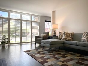 701 Elm St in Winnetka, IL - Building Photo - Building Photo