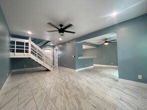 330 Sunshine Dr in Coconut Creek, FL - Foto de edificio - Building Photo