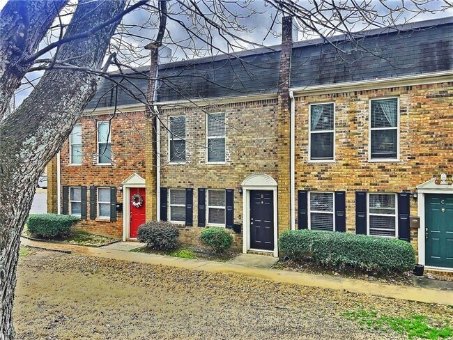 235 Winding River Dr in Sandy Springs, GA - Building Photo - Building Photo