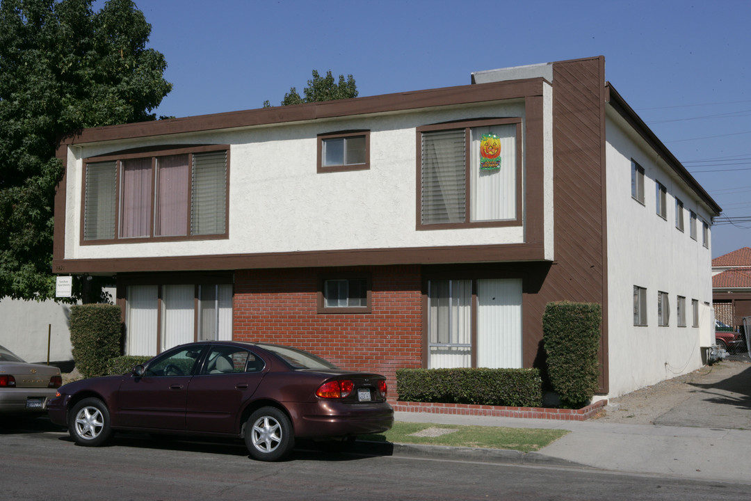 8421 Cedartree Rd in Downey, CA - Foto de edificio