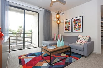 Curve at Melrose in Phoenix, AZ - Building Photo - Interior Photo