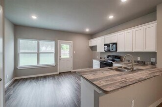 716 S Rusk Ave in Alvarado, TX - Building Photo - Building Photo