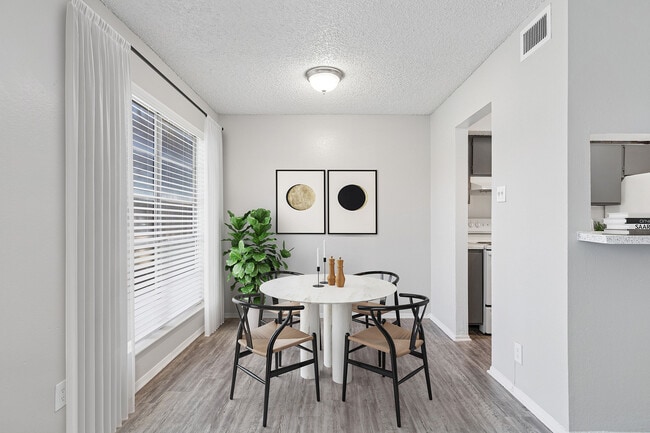 ReNew Hyde Park in Midland, TX - Foto de edificio - Building Photo