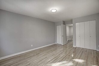 200 & 206 Lakeshore Rd. W in Oakville, ON - Building Photo - Building Photo