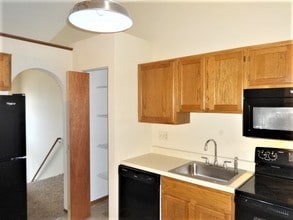 212 Charing Cross St in Galloway, OH - Building Photo - Building Photo