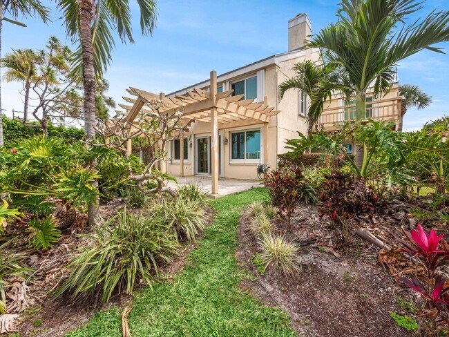 1031 Pine Point Rd in West Palm Beach, FL - Building Photo - Building Photo