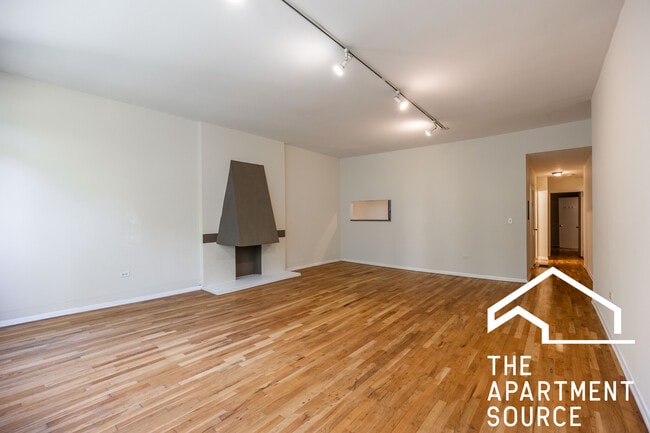 1427 N Dearborn St, Unit 608 in Chicago, IL - Foto de edificio - Building Photo