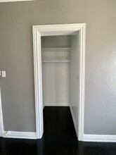 717 1/2 N Ridgewood Pl, Unit 2nd Floor in Los Angeles, CA - Building Photo - Building Photo