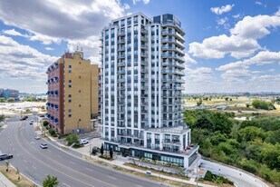 The Lexington Condominium in Toronto, ON - Building Photo