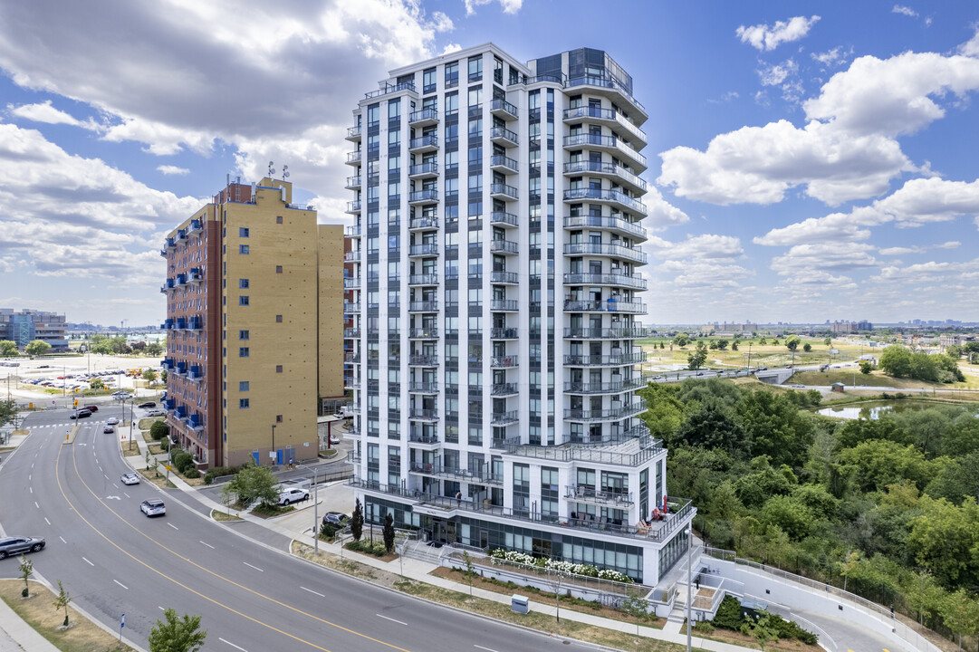 The Lexington Condominium in Toronto, ON - Building Photo