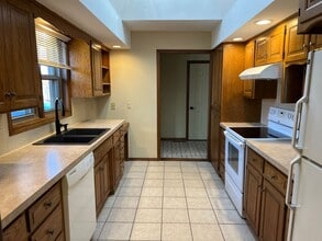 2140 E Wornall Pl in Springfield, MO - Building Photo - Building Photo