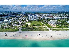 7600 Collins Ave, Unit 10-13 in Miami Beach, FL - Foto de edificio - Building Photo