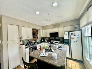 425 Parkridge Ln in Coraopolis, PA - Building Photo - Building Photo