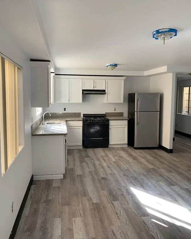 1412 E 109th St in Los Angeles, CA - Building Photo - Building Photo