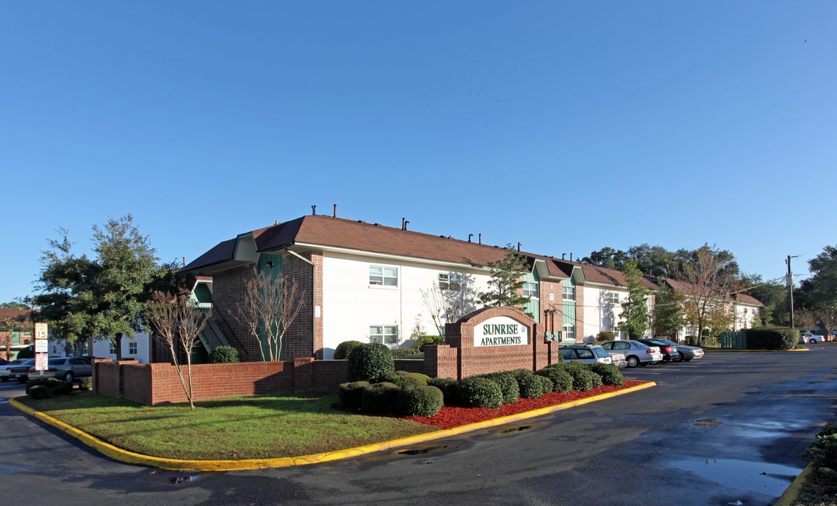 Sunrise Apartments in Pensacola, FL - Building Photo